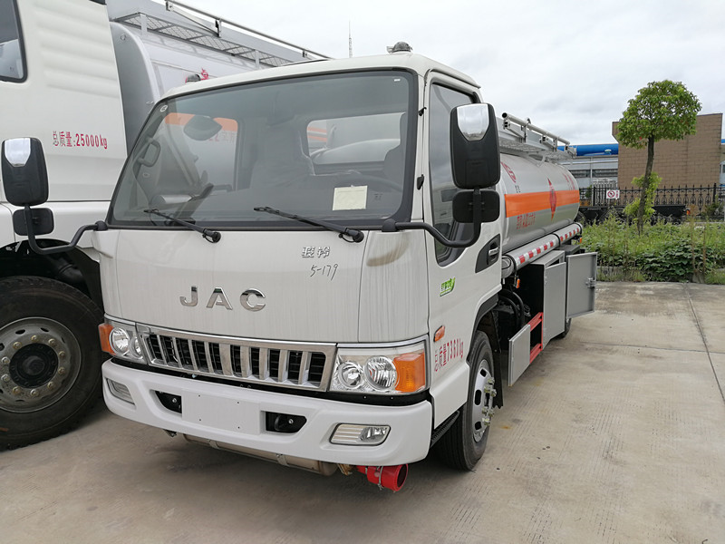 廈工楚勝油罐槽罐專用車廠家官網(wǎng)_移動(dòng)加油站運(yùn)油車_危險(xiǎn)品液體運(yùn)輸車改裝廠_鋁合金液罐運(yùn)輸運(yùn)油車價(jià)格_飛機(jī)加油越野油罐車_全地型四驅(qū)油罐加油車_殯葬殯儀車改裝廠_混凝土攪拌水泥罐車_液化氣運(yùn)輸罐車圖片_廠家直銷二手國三國四油罐車礦區(qū)專用大馬力槽罐車