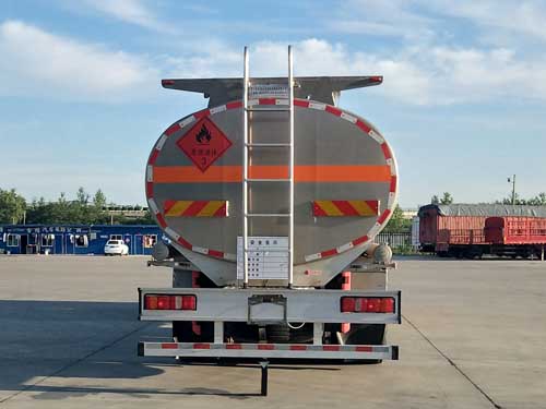 30.4汕德卡│鋁合金油罐加油車│運(yùn)油車